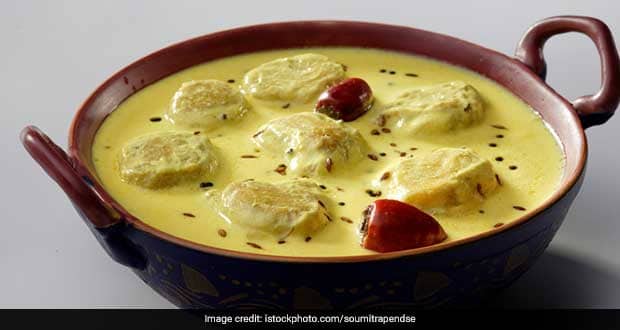 Indian Cooking Tips: This Gatte Ki Kadhi Recipe Is Delightful Mix Of 2 Desi Favourites! (Watch Video)