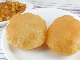 Woman Claims To Find Worm In Food At A Vegetarian Restaurant in Chennai