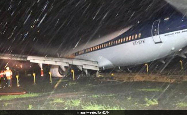 मुंबई में बारिश का कहर:  'स्पाइसजेट' का विमान एयरपोर्ट पर फिसला, मुख्य रनवे बंद, 52 फ्लाइट्स कैंसिल तो 54 को किया डायवर्ट