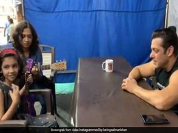 सलमान खान इस बच्ची के गाने से हुए इंप्रेस, Video शेयर कर बताया 'सुपरस्टार' सलमान खान इस बच्ची के गाने से हुए इंप्रेस, Video शेयर कर बताया 'सुपरस्टार'