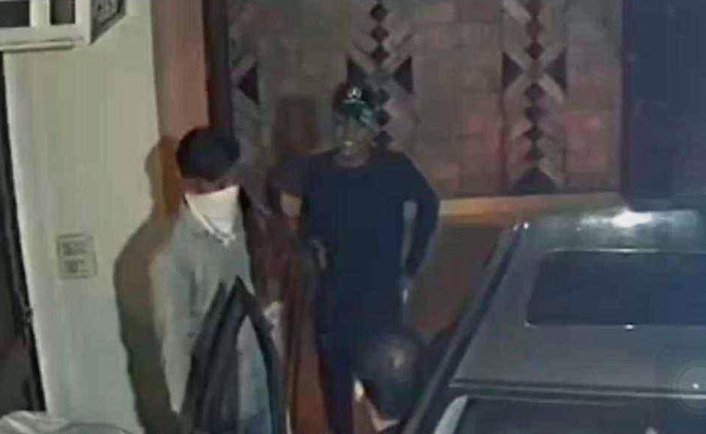 पिस्टल अड़ा कर लूट करने वाले तिकड़ी गैंग के दो सदस्यों को पुलिस ने धर दबोचा, एक फरार