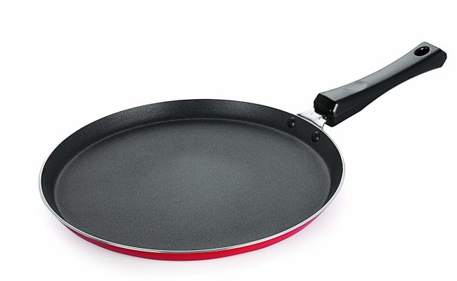 7 Popular Non-Stick <i>Tawas</i> From Amazon For Stress-Free Cooking