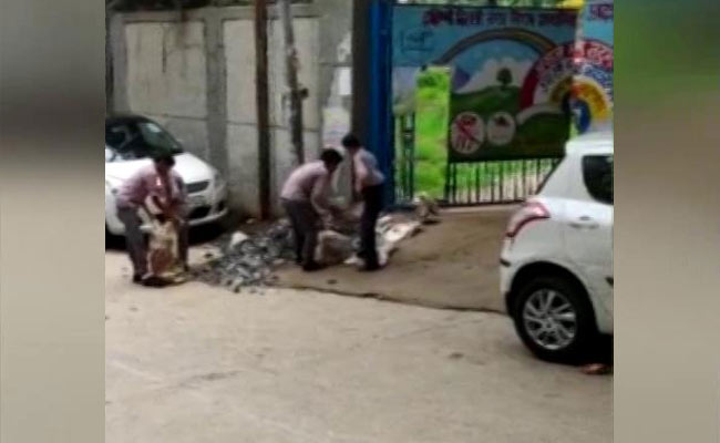 Students Of Delhi Municipal School Seen On Video Working As Labourers