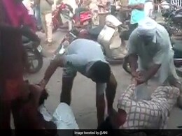 2 Women In Punjab Thrashed In Public Allegedly Over Property Dispute 2 Women In Punjab Thrashed In Public Allegedly Over Property Dispute