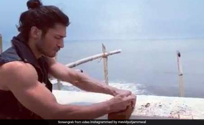 बॉलीवुड एक्टर ने हाथ में अंडा लेकर तोड़ी ईंट, नहीं फूटा अंडा लेकिन चूर-चूर हुई ईंट: देखें दमदार Video