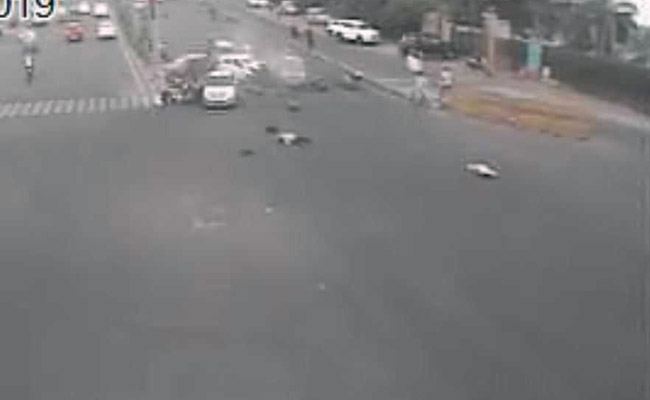 Speeding Car Rams Vehicles At Jaipur Traffic Signal, 2 Brothers Dead