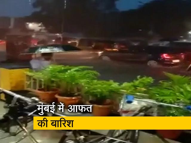 Video: सिटी सेंटर: बारिश से परेशान हुए मुंबई वासी, असहिष्णुता पर बंटा बॉलीवुड
