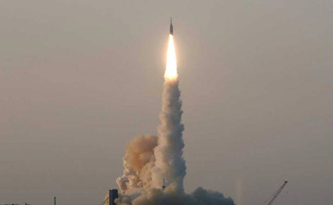 NASA Tests Launch-Abort System For Moon-Mission Capsule