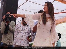 सपना चौधरी फैन्स के लिए लेकर आ रही हैं नया तोहफा, हरियाणवी सिंगर ने किया ये नया धमाल सपना चौधरी फैन्स के लिए लेकर आ रही हैं नया तोहफा, हरियाणवी सिंगर ने किया ये नया धमाल