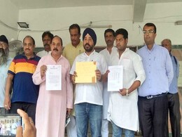 कांग्रेस ने शिवराज के घर उनकी सरकार के दौर में हुए कुत्तों के ट्रांसफर की लिस्ट भेजी कांग्रेस ने शिवराज के घर उनकी सरकार के दौर में हुए कुत्तों के ट्रांसफर की लिस्ट भेजी