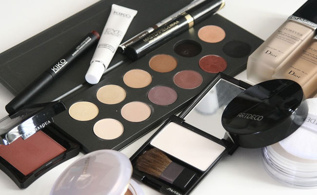 8 Monsoon-Proof Makeup Products That Will Not Budge This Season