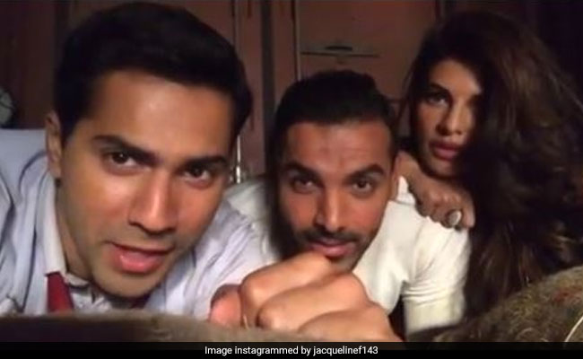 जैकलीन फर्नांडिस ने जॉन अब्राहम और वरुण धवन के साथ यूं की मस्ती, Video हुआ वायरल