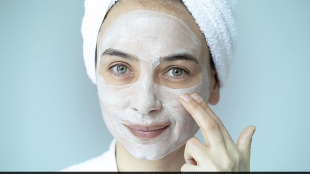 Foods for skin: Vitamin-C rich tomatoes can help you have a glowing skin