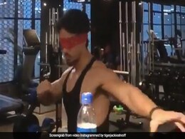 टाइगर श्रॉफ ने आंख पर पट्टी बांध लगाई राउंड किक तो हुआ कुछ ऐसा...वीडियो देख अक्षय कुमार भी रह जाएंगे हैरान टाइगर श्रॉफ ने आंख पर पट्टी बांध लगाई राउंड किक तो हुआ कुछ ऐसा...वीडियो देख अक्षय कुमार भी रह जाएंगे हैरान