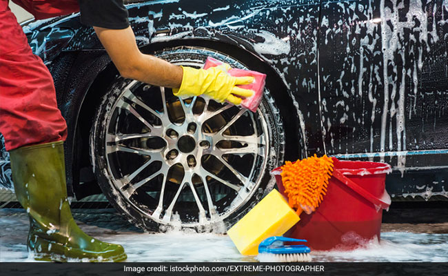 Coronavirus Lockdown: Teenagers In Gurugram Clean Cars To Help The Underprivileged