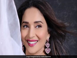 माधुरी दीक्षित के डांस पर फिदा हुआ यह बॉलीवुड एक्टर, टेबल पर चढ़कर लगा नाचने- देखें Video माधुरी दीक्षित के डांस पर फिदा हुआ यह बॉलीवुड एक्टर, टेबल पर चढ़कर लगा नाचने- देखें Video