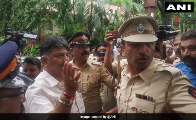Mumbai Hotel With Karnataka Rebels Cancels DK Shivakumar's Reservation