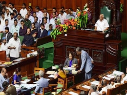 कर्नाटक : विधानसभा अध्यक्ष ने बागियों को समन भेजा, उत्तर मिला- इस्तीफा दे चुके तो क्यों आएं कर्नाटक : विधानसभा अध्यक्ष ने बागियों को समन भेजा, उत्तर मिला- इस्तीफा दे चुके तो क्यों आएं