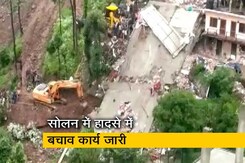 सोलन में होटल की इमारत गिरने से दबकर 12 लोगों की मौत, राहत कार्य जारी सोलन में होटल की इमारत गिरने से दबकर 12 लोगों की मौत, राहत कार्य जारी