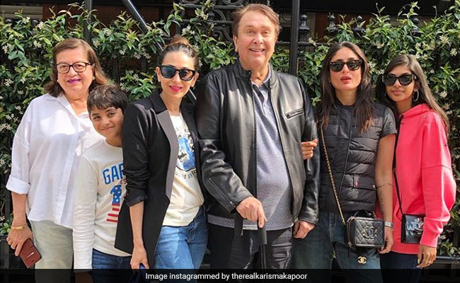 Inside Kareena And Karisma Kapoor’s Fam-Jam With Randhir And Babita Kapoor