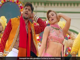 <i>Jabariya Jodi</I> Song <i>Zilla Hilela</i>: Siddharth Malhotra And Elli AvrRam Flirt In <i>Desi</i> Style <i>Jabariya Jodi</I> Song <i>Zilla Hilela</i>: Siddharth Malhotra And Elli AvrRam Flirt In <i>Desi</i> Style
