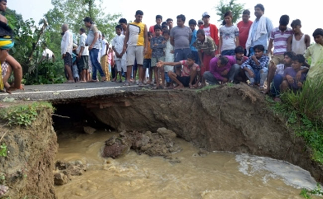 बिहार के बारह जिलों में बाढ़ का कहर, अबतक 25 लोगों की मौत, 25 लाख से ज्यादा लोग प्रभावित
