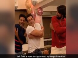 Salman Khan Gets An <i>Urvashi</i> Dance Lesson From Prabhu Deva Himself. How Did He Do? Salman Khan Gets An <i>Urvashi</i> Dance Lesson From Prabhu Deva Himself. How Did He Do?
