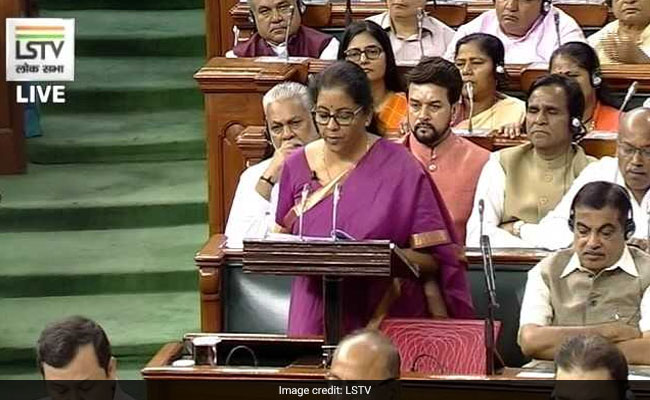 केंद्रीय बजट पेश करने वाली दूसरी महिला बनीं निर्मला सीतारमण