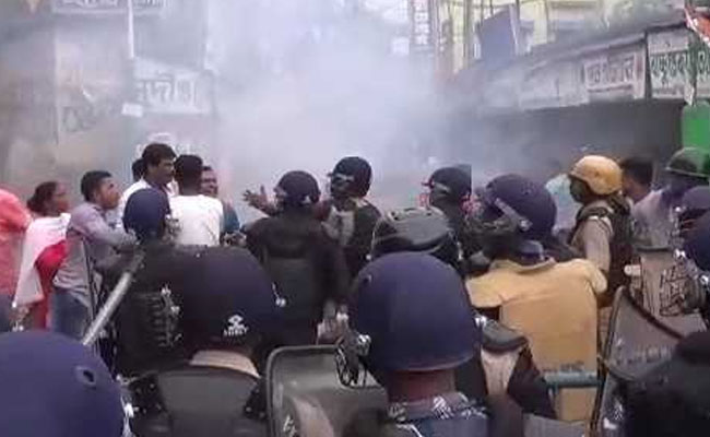 BJP, Trinamool Supporters Clash In Bengal's Bongaon; Bombs Thrown In Front Of Cops