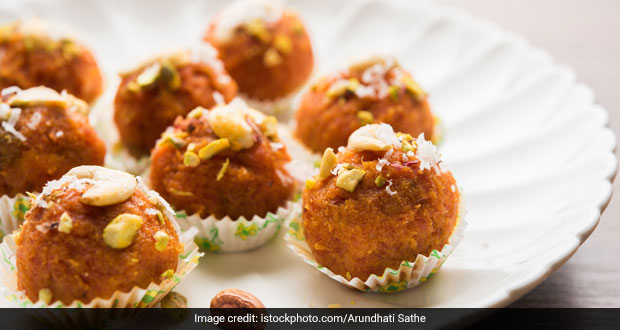 Watch: This Protein-Packed <i>Gur-Moong Dal Laddoo</i> Can Be Churned Out In Just 5 Minutes!