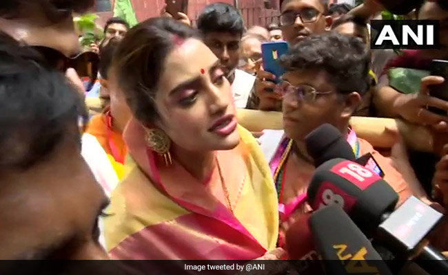 VIDEO: रथ यात्रा में पहुंची TMC सांसद नुसरत जहां बोलीं- दिल से मुस्लिम हूं, राजनीति और धर्म दोनों अलग-अलग हैं