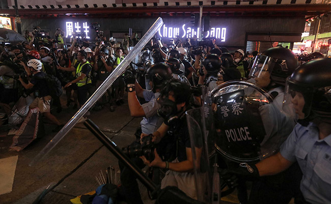 Riot Police Baton Charge Hong Kong Protesters