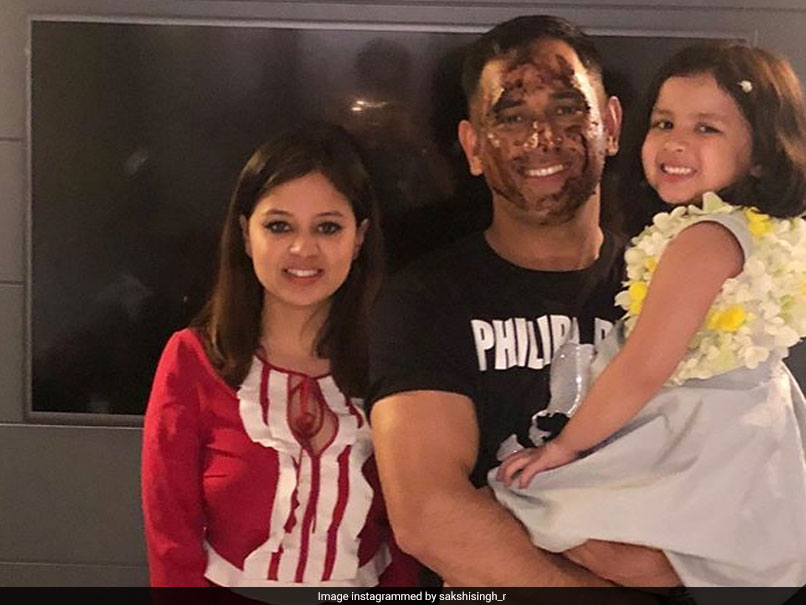 पूर्व कप्तान MS धोनी ने अपने जन्मदिन पर बेटी जीवा संग यूं किया जमकर डांस, देखें VIDEO