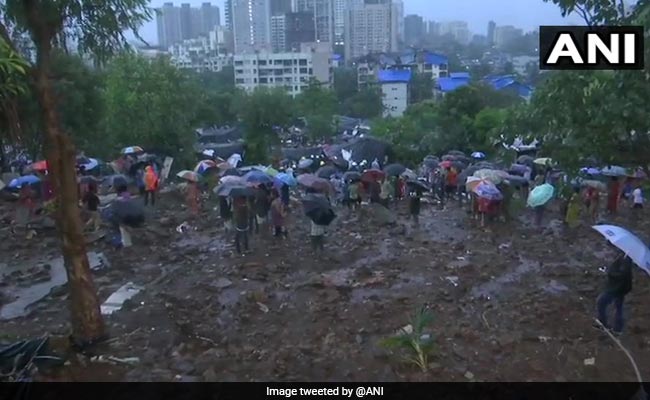 मुंबई में भारी बारिश से मुसीबत, दीवार गिरने से 27 की मौत, राहत-बचाव में जुटी NDRF की टीम