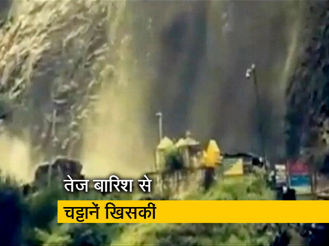 जम्मू कश्मीर: भूस्खलन के कारण नेशनल हाइवे नंबर 44 बंद