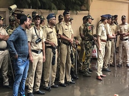 Mumbai: जबरन वसूली के आरोप में फरार है डीसीपी, खोजने में छूट गए पुलिस के पसीने Mumbai: जबरन वसूली के आरोप में फरार है डीसीपी, खोजने में छूट गए पुलिस के पसीने