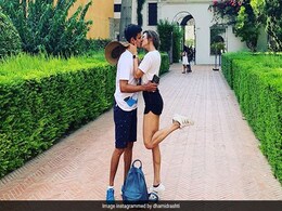 Drashti Dhami's 'Love And Kisses' Pic With Husband Is Now Viral Drashti Dhami's 'Love And Kisses' Pic With Husband Is Now Viral