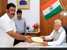 Trouble For Karnataka Congress, 2 Lawmakers Quit, BJP Keeps Close Watch Trouble For Karnataka Congress, 2 Lawmakers Quit, BJP Keeps Close Watch