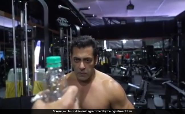 Viral: Salman Khan's Bottle Cap Challenge Video Has A <I>Dabangg</i> Message