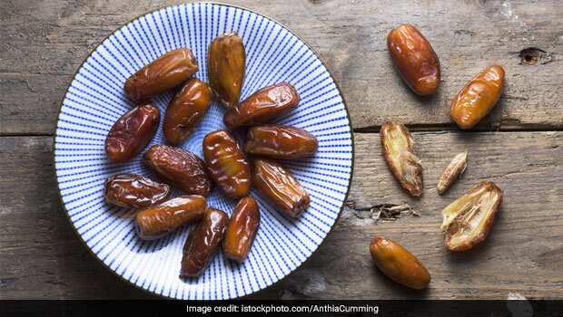 Milk And Dry Dates Benefits: लड़के रोजाना करेंगे दूध और छुहारे का सेवन तो मिलेंते ये कमाल के लाभ!