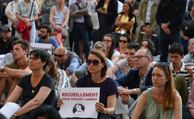 Patient At Centre Of French Family's Battle Over Life Support Dies