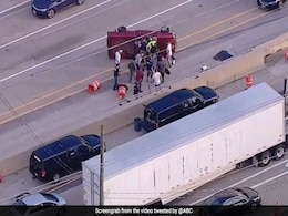 फिल्मी स्टाइल में पलटी कार, ड्राइवर को बचाने के लिए लोगों ने किया ऐसा, देखें VIDEO फिल्मी स्टाइल में पलटी कार, ड्राइवर को बचाने के लिए लोगों ने किया ऐसा, देखें VIDEO