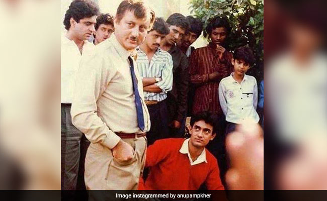Aamir Khan's Expression In Anupam Kher's Throwback Pic From The Sets Of <i>Dil</i> Steals The Show