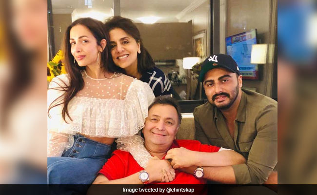 '<i>Ghar Ka Bacha</i>' Arjun Kapoor And 'Lovely' Malaika Arora Visit Rishi And Neetu Kapoor In New York. See Pic
