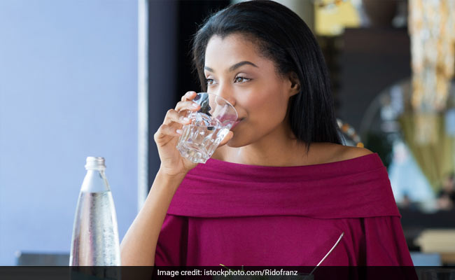 Drinking Water With Meals: Is It Healthy?