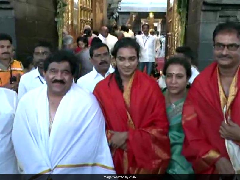 PV Sindhu Visits Tirupati Temple After World Championships Triumph