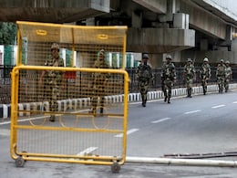 जम्मू-कश्मीर में कर्फ्यू पर बॉलीवुड डायरेक्टर का ट्वीट, बोले- अगर उनके भले के लिए है तो फिर कर्फ्यू... जम्मू-कश्मीर में कर्फ्यू पर बॉलीवुड डायरेक्टर का ट्वीट, बोले- अगर उनके भले के लिए है तो फिर कर्फ्यू...