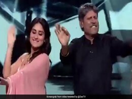 Dance India Dance में कपिल देव ने मचाया धमाल, करीना कपूर संग यूं किया डांस... देखें Video Dance India Dance में कपिल देव ने मचाया धमाल, करीना कपूर संग यूं किया डांस... देखें Video