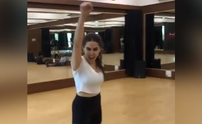 सारा अली खान पर चिल्ला रहा था यह बॉलीवुड एक्टर, तो एक्ट्रेस ने यूं दिया जवाब- देखें Video