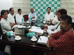 बिहार: तेजस्वी यादव ने महागठबंधन के नेताओं को आखिरकार अपना मोबाइल नंबर दिया बिहार: तेजस्वी यादव ने महागठबंधन के नेताओं को आखिरकार अपना मोबाइल नंबर दिया